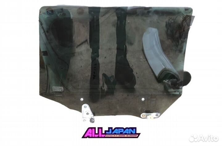 Стекло двери заднее левое Subaru Forester SF5