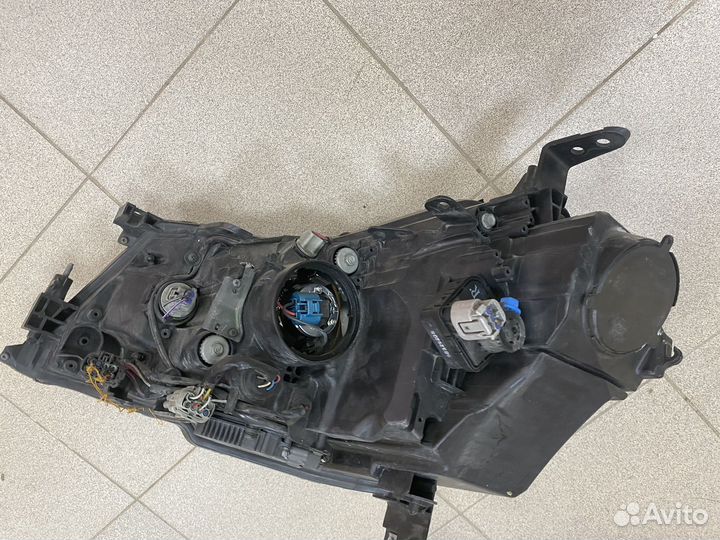 Фара ксенон Nissan Fuga, правая 4770 Y50, VQ35DE