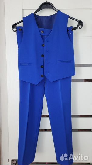 Костюм тройка