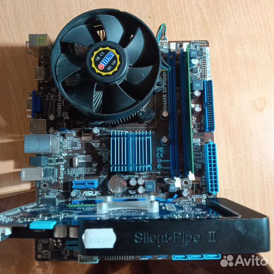 Материнская плата с процессором и памятью