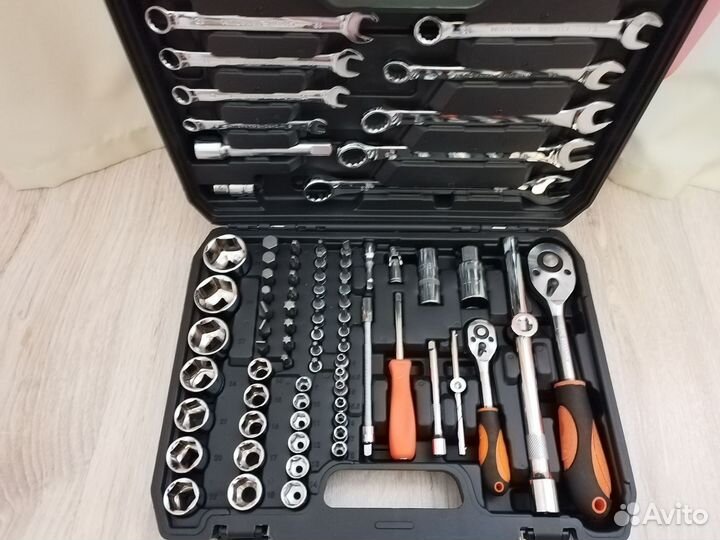 Набор инструментов 82