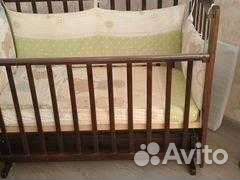 Детская кроватка с маятником