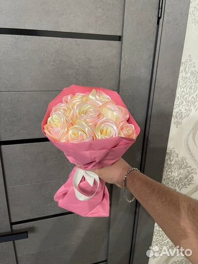 Букет из атласных роз