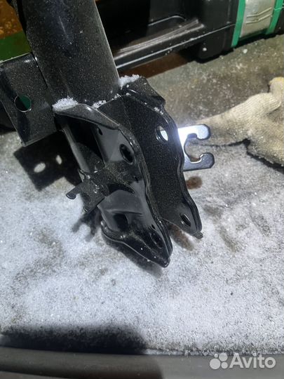 Передние амортизаторы