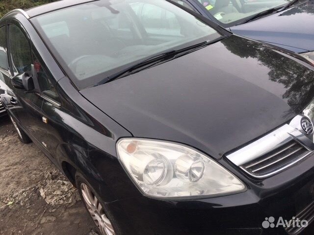 Разбор на запчасти Opel Zafira B 2005-2012