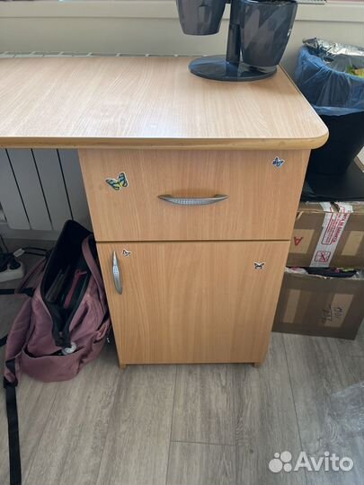 Угловой письменный стол