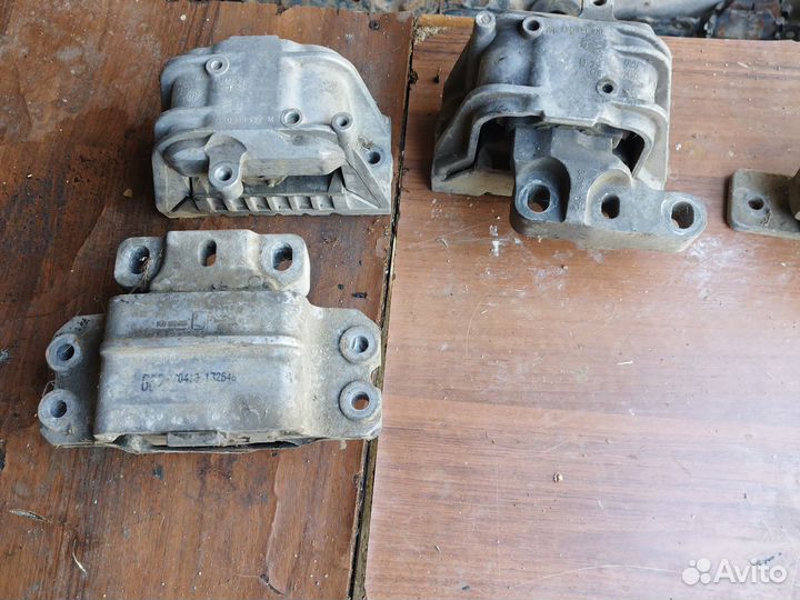 Подушка двигателя и кпп Пассат б6