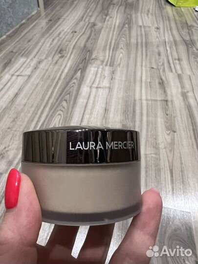 Пудра с стянием Laura Mercier