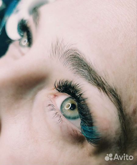 Наращивание ресниц, оформление бровей