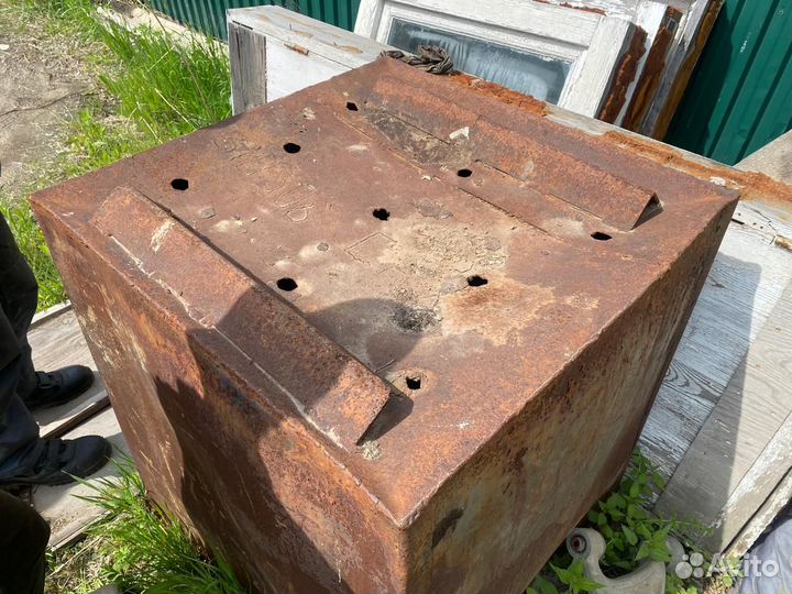 Бак мусорный металлический