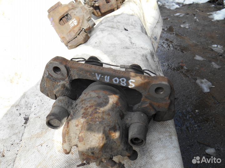 Передний левый суппорт Volvo S80 Вольво С80