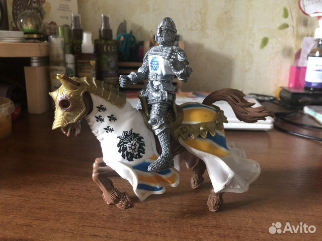 Лошадь, конь в доспехах
