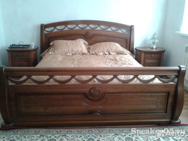 Спальный гарнитур из массива