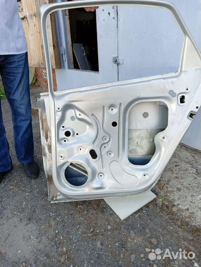 Продам дверь Поло седан