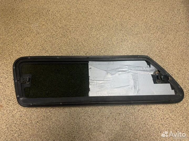 Стекло на кунг заднее правое Mitsubishi L200