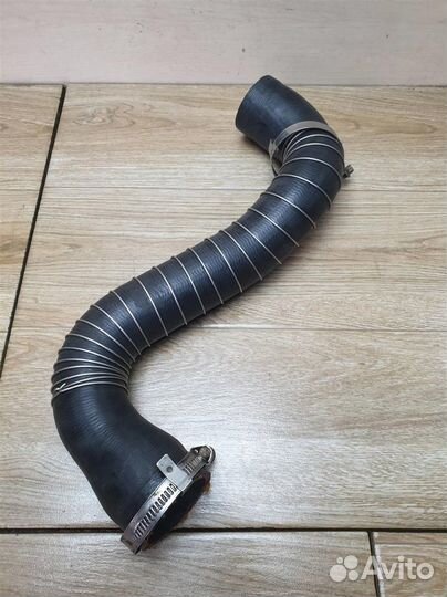 Патрубок интеркулера Land Rover Discovery 4