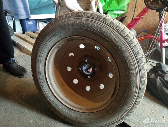 Продам колёса Dunlop winter ice 01 185/70 r14