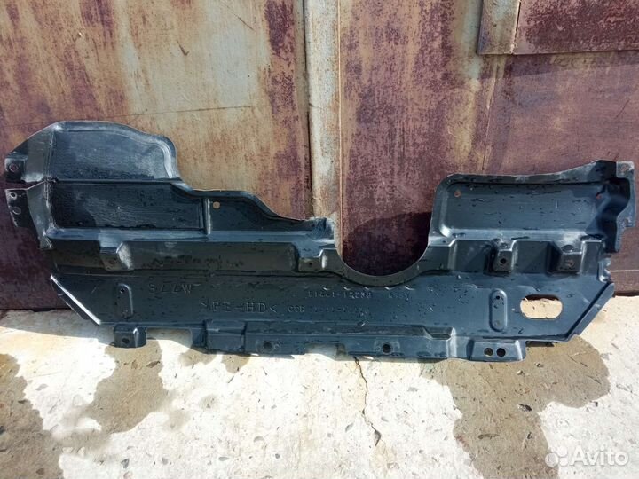 Пыльник двигателя центральный Corolla E150 2011 г