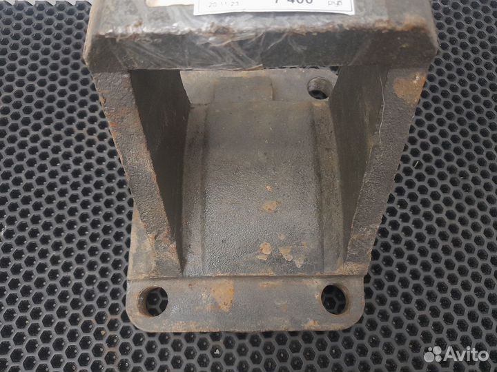 Кронштейн задней рессоры (задний правый) (П-обр.)