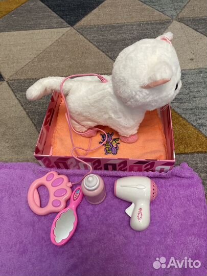 Кошка робот с поводком