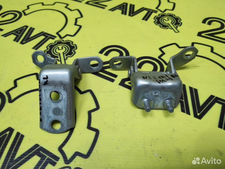 Петли двери задние левые Toyota Corolla NZE121