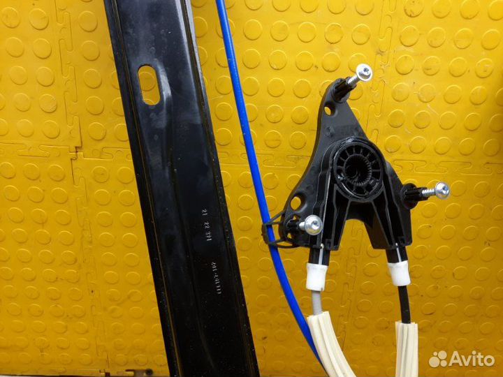 Стеклоподъемник задний левый Mercedes-Benz