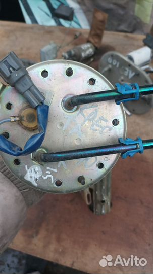 Тойота Кариб AE111 c 93г- топливный бензонасос