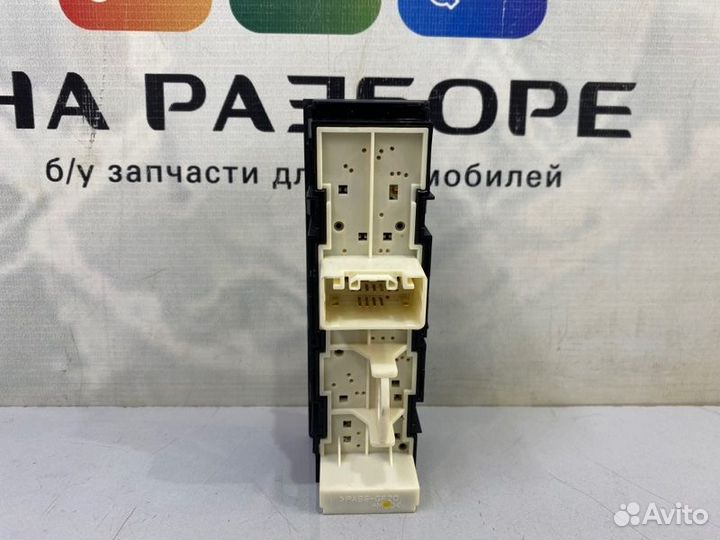 Кнопка полного привода Toyota Land Cruiser 200