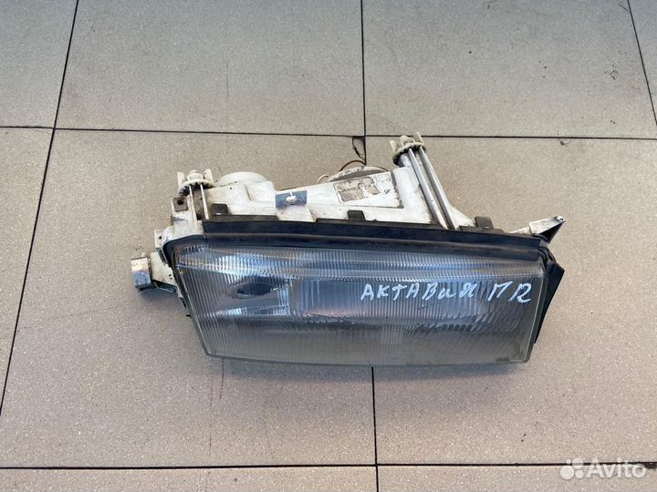 Фара передняя правая Skoda Octavia 1 (A4)