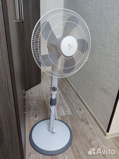 Вентилятор напольный Electrolux EFF-1003D