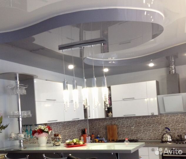 Люстра над барной стойкой