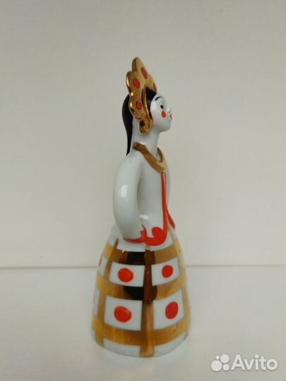 Статуэтка фарфор Девушка в кокошнике СССР