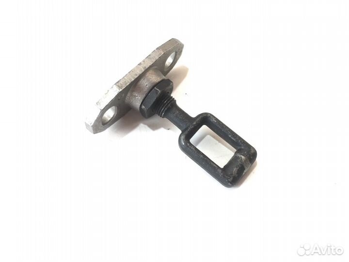 Крюк замка багажника Porsche Cayenne