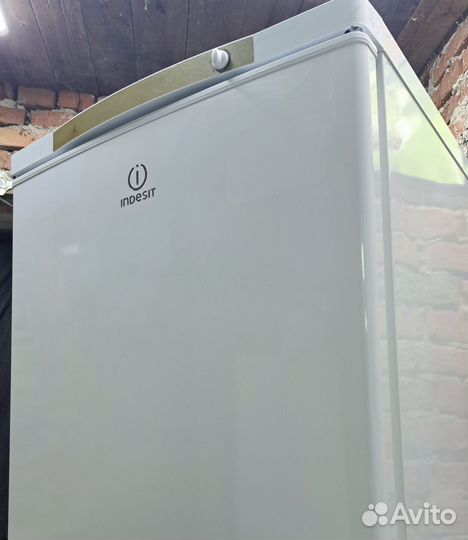 Холодильник indesit 160x60x60см