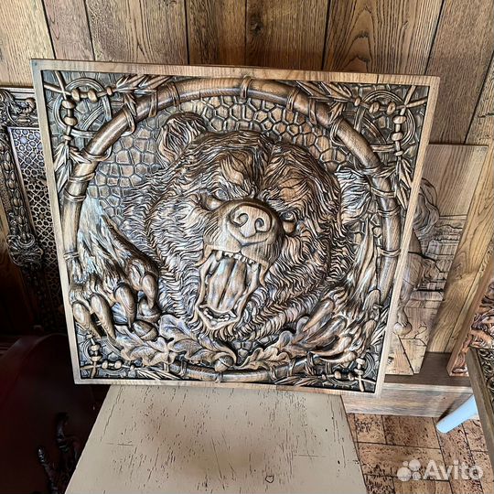 Деревянное резное панно в подарок охотнику