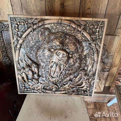 Деревянное резное панно в подарок охотнику