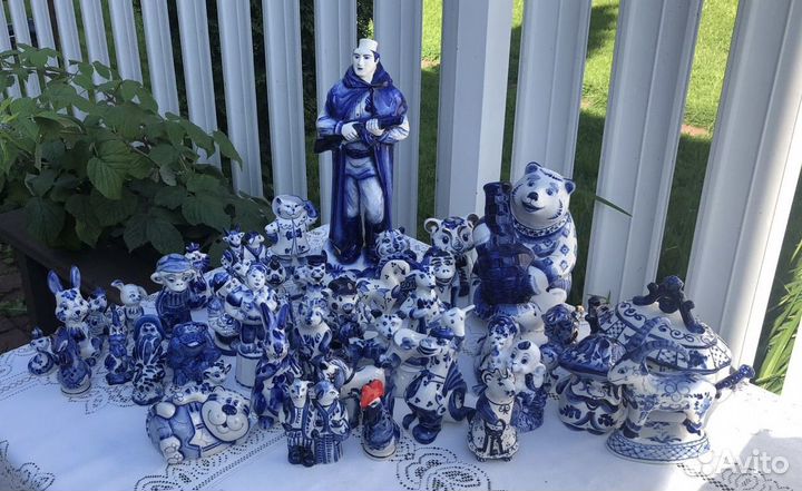 Фарфоровые статуэтки и фигурки ручной работы гжель