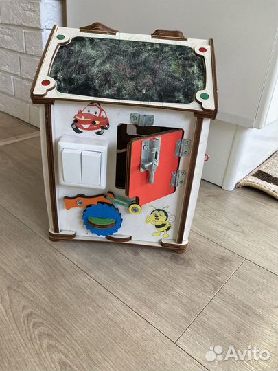 Бизиборд домик