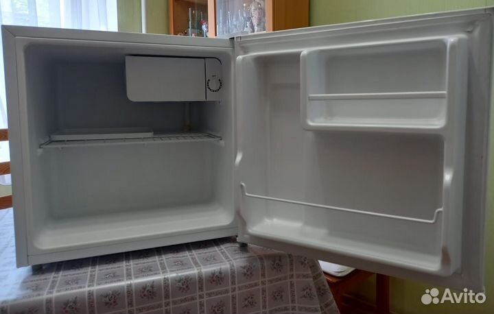 Мини-холодильник Kraft KR-50W