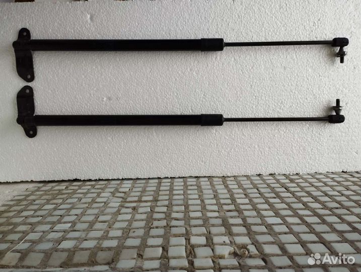 Амортизатор двери багажника Volkswagen Tiguan