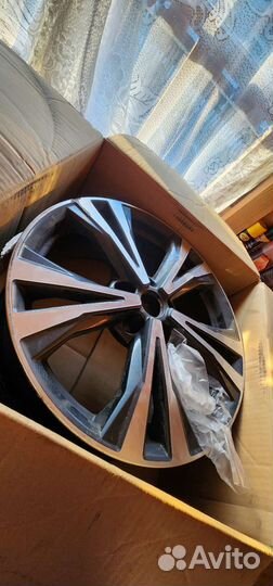 Диск литой Qashqai/Xtrail r18 оригинал