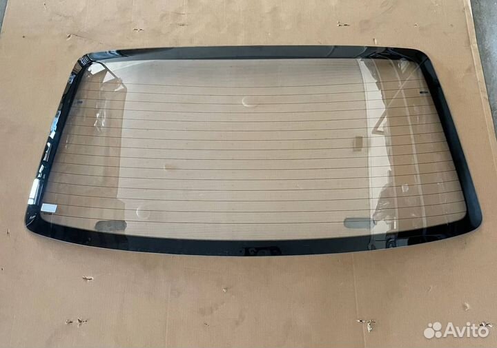 Стекло заднее (с обогревом) на Hyundai Sonata