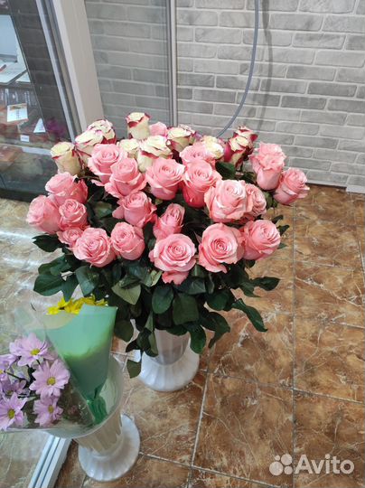 Цветы и подарки