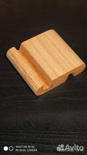 Подставка для телефона из дерева