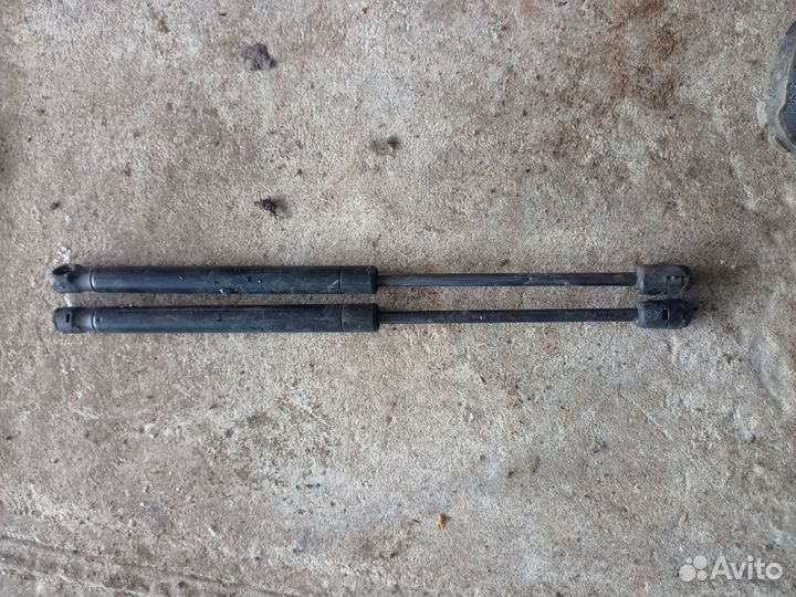 Амортизатор капота audi A8 02-10 4E0823359D