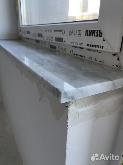 Подоконники из натурального ка ня мрамор