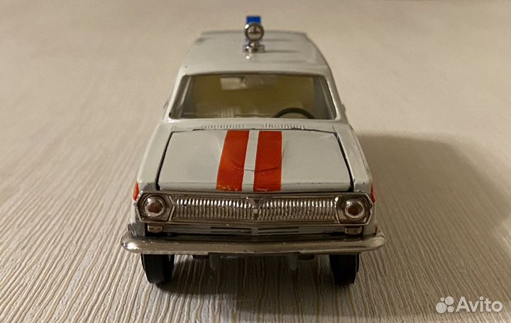 Модель волга газ 2402 скорая помощь (1:43)