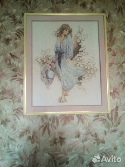 Вышитая картина в раме