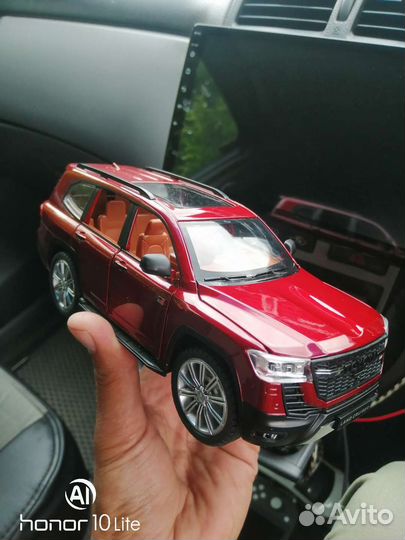 Модель Toyota land cruiser