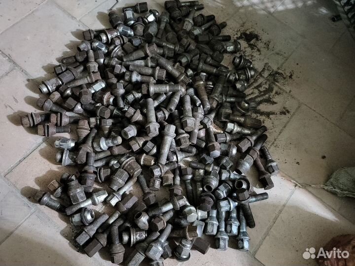 Болты колесные Mercedes
